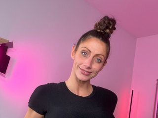 SkyeHotwife's Live Cam